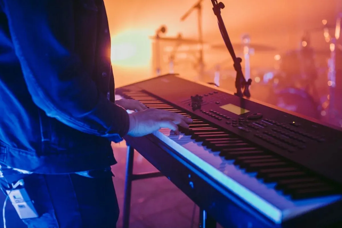 Exp. piano vocalist / keyboard player avbl Dublin