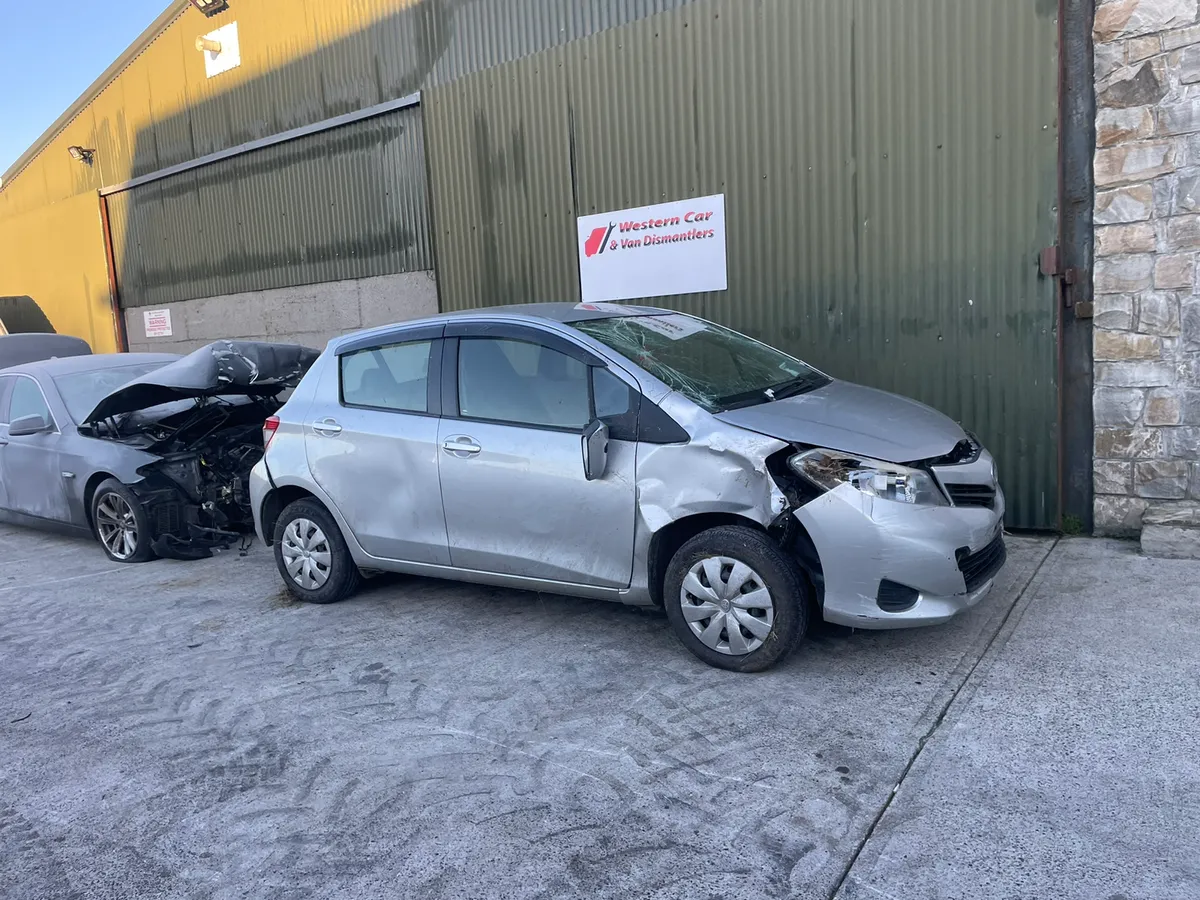 2012 Toyota vitz 1.0 petrol auto for dismantling