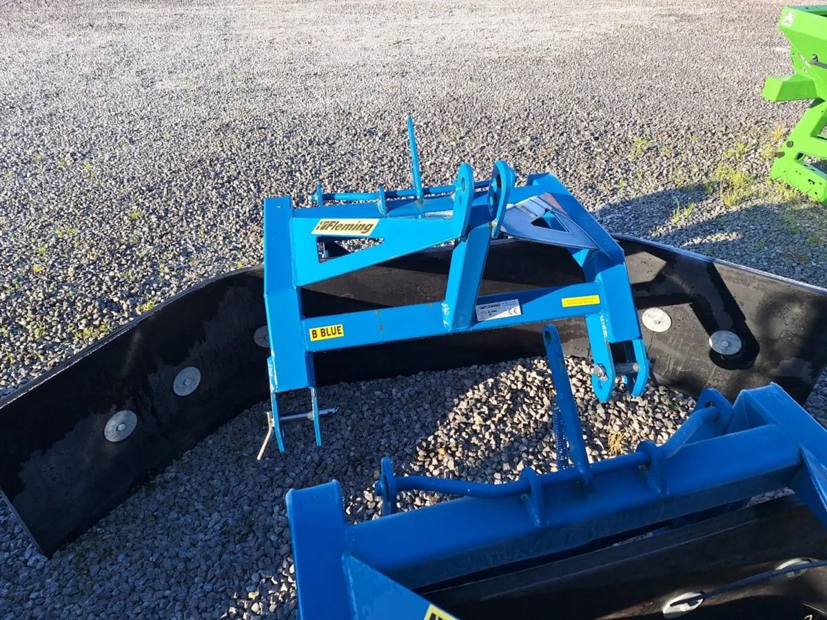 FLEMING HEAVY DUTY YARD SCRAPER. - Image 2