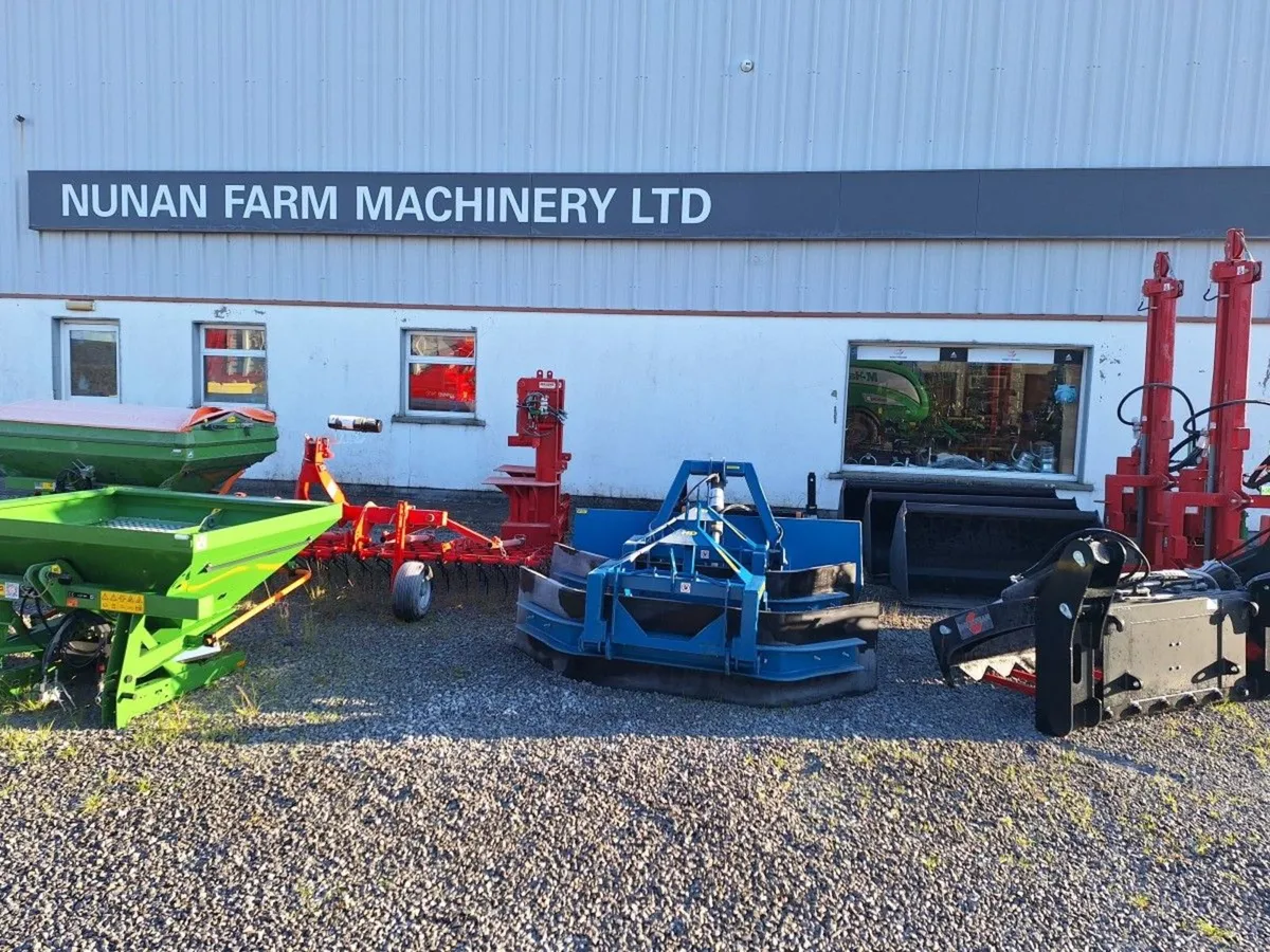 FLEMING HEAVY DUTY YARD SCRAPER. - Image 4