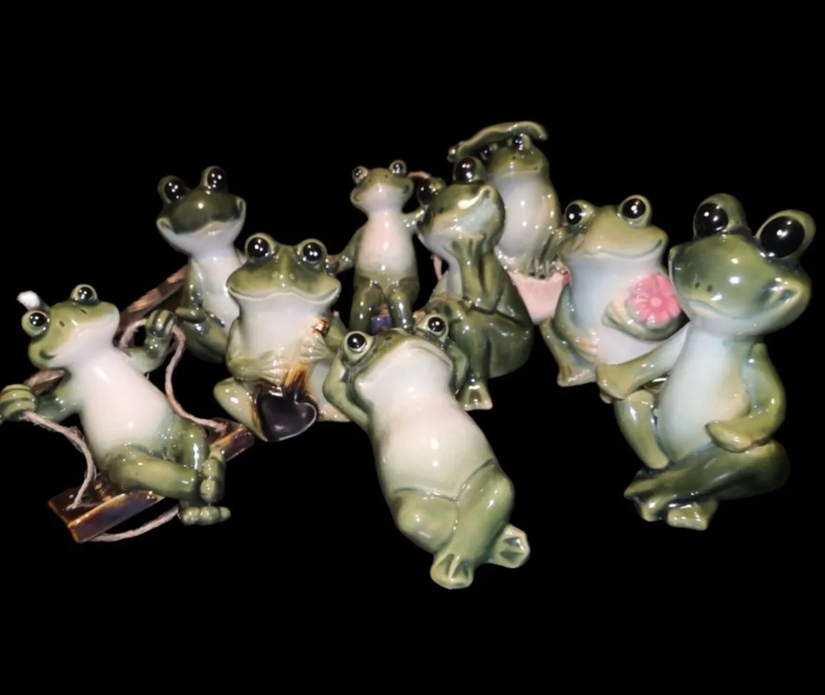 Unique Large collection of ceramic frogs - Image 2