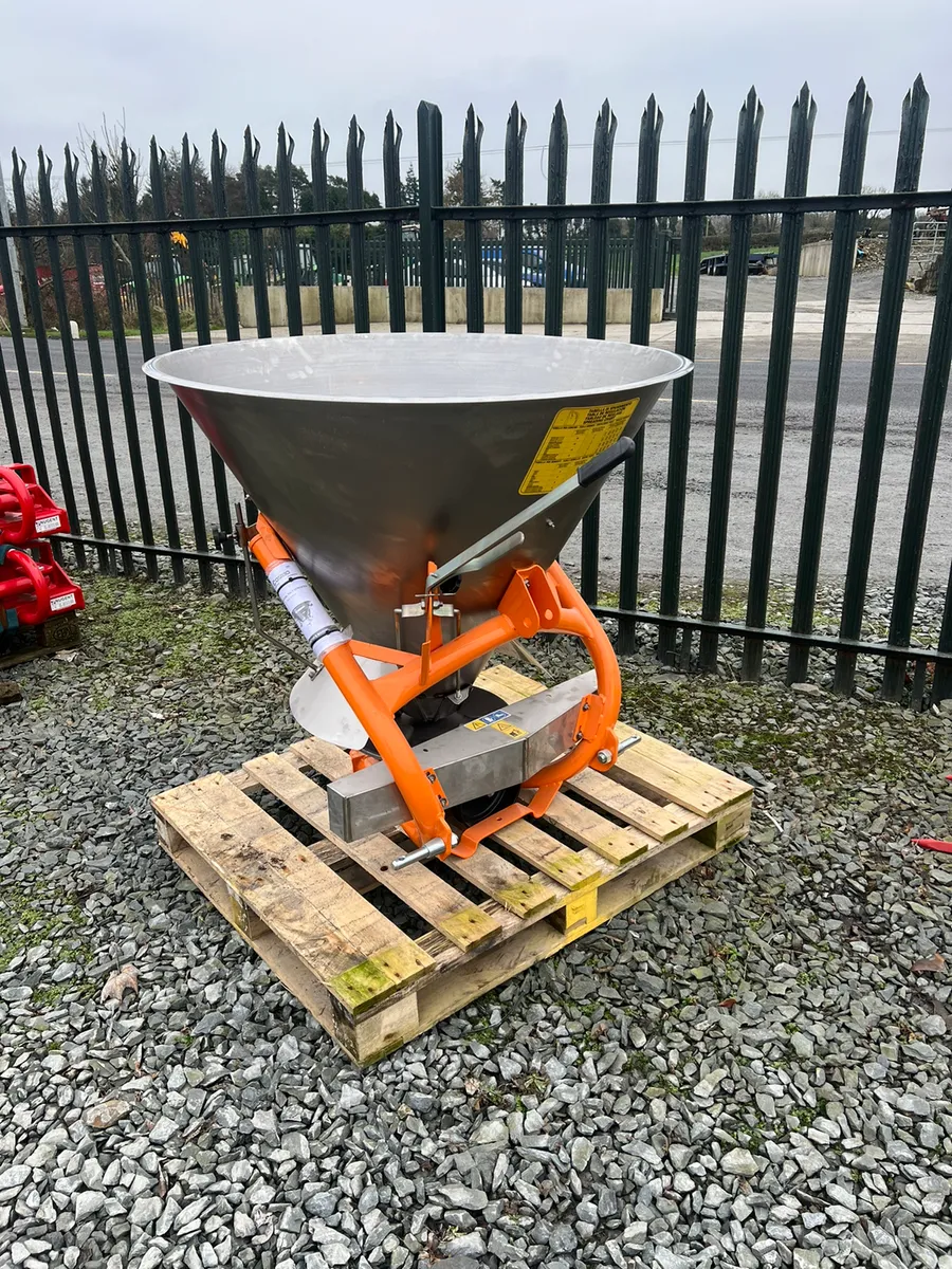 *** SALT SPREADERS / GRITTER *** - Image 1