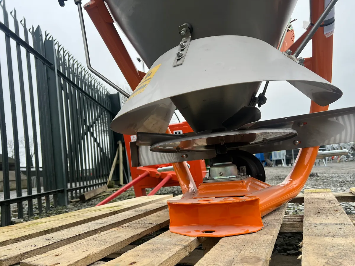 *** SALT SPREADERS / GRITTER *** - Image 3