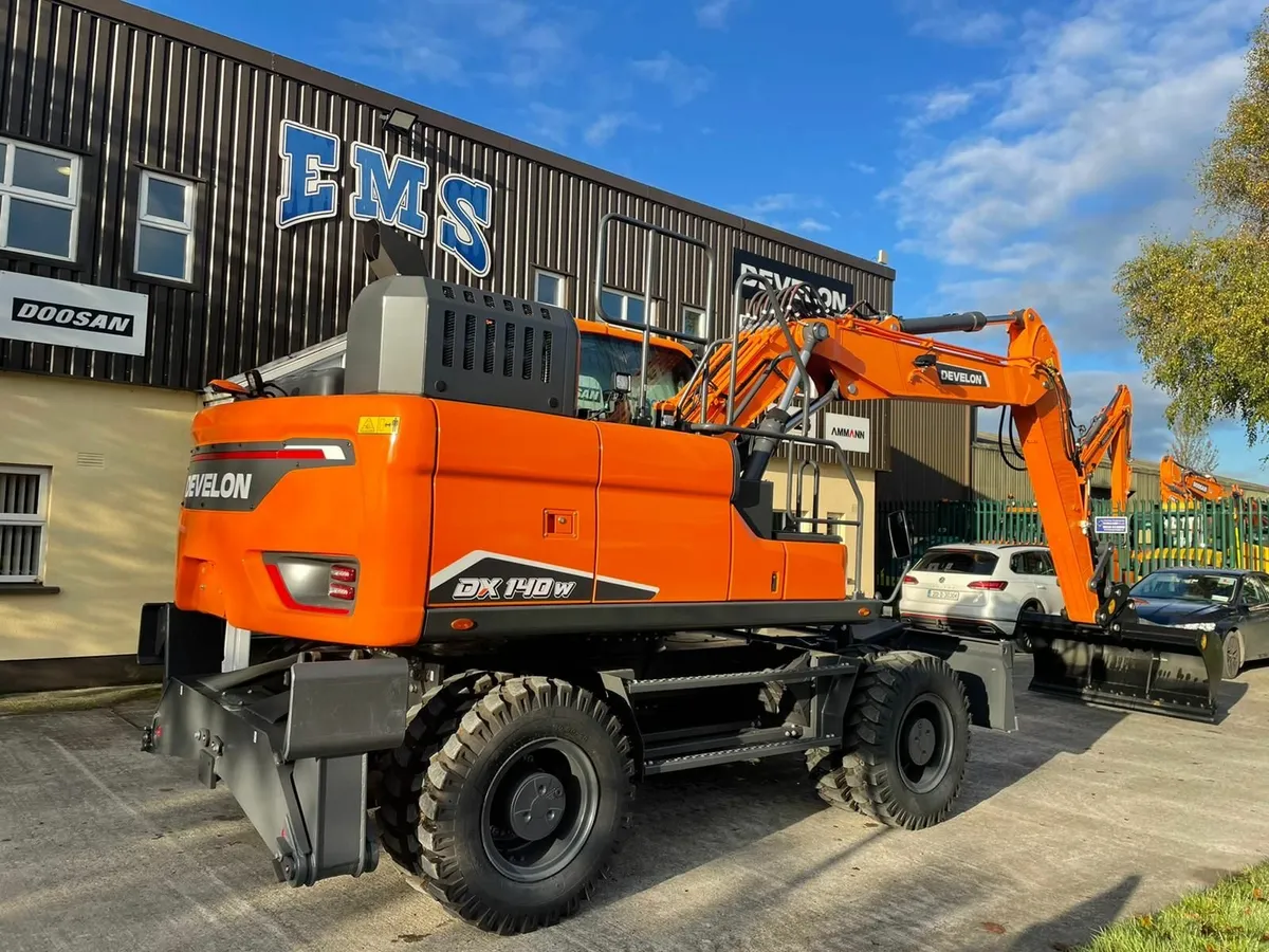 Develon DX140W-7 (2 piece/Articulated Boom) - Image 3