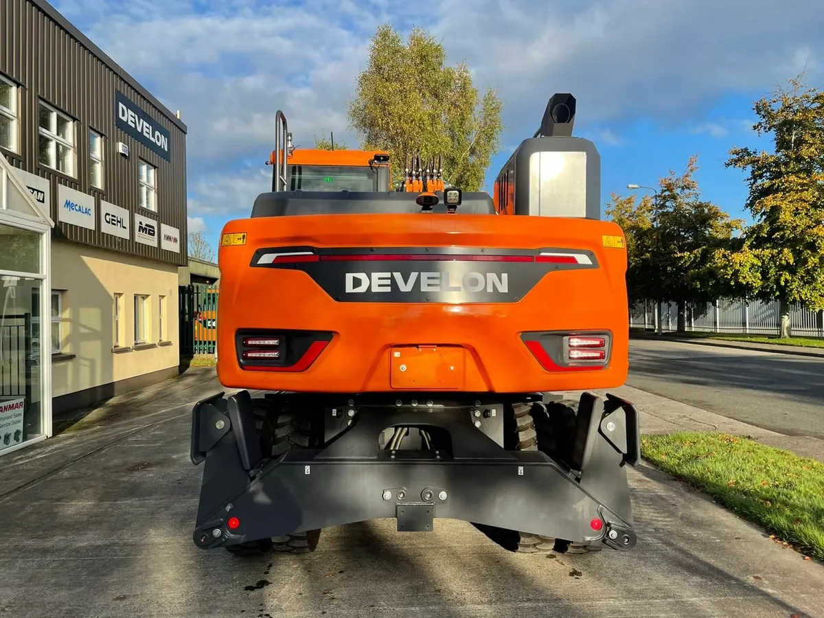Develon DX140W-7 (2 piece/Articulated Boom) - Image 4