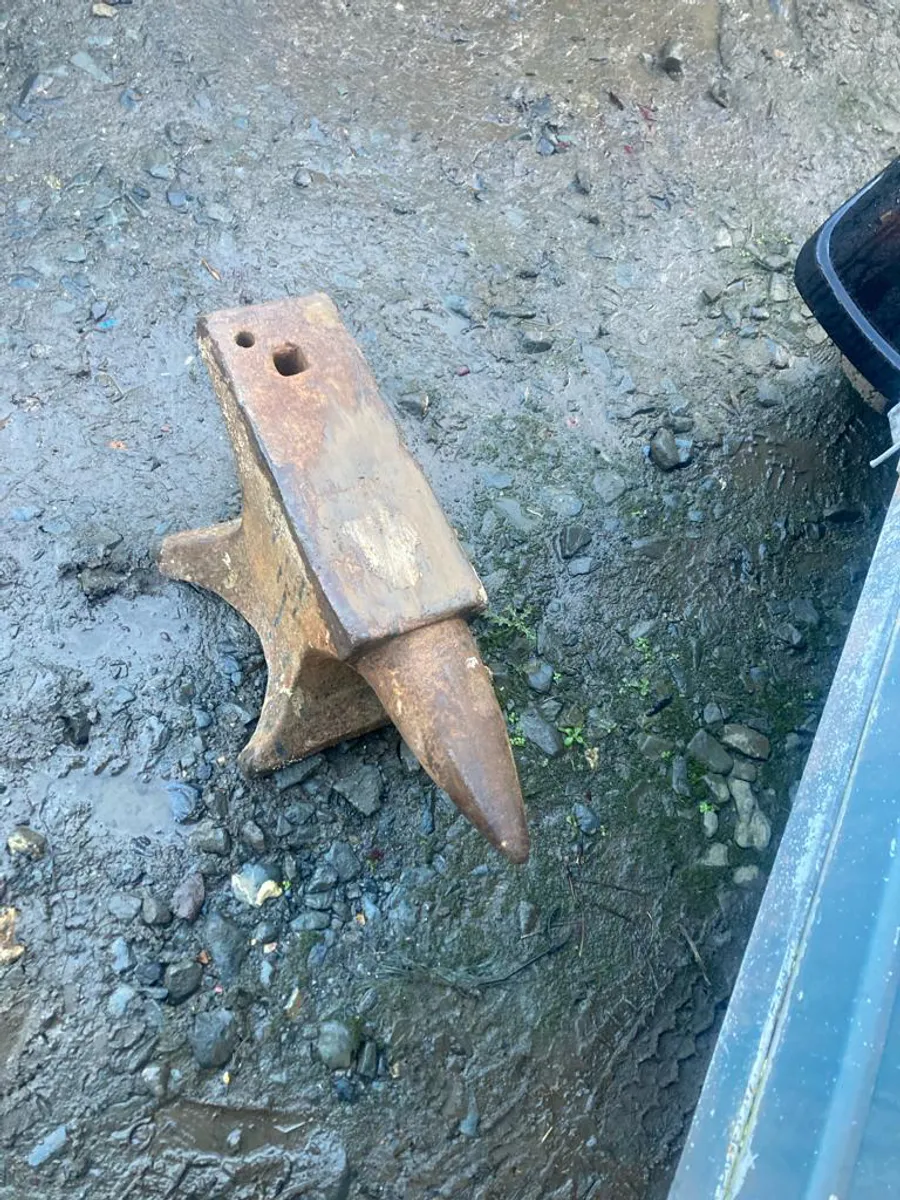 Black smiths anvil choice of - Image 1