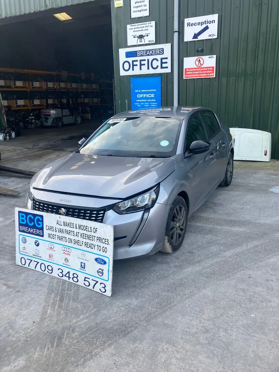 2023 Peugeot 208 parts breaking - Image 2