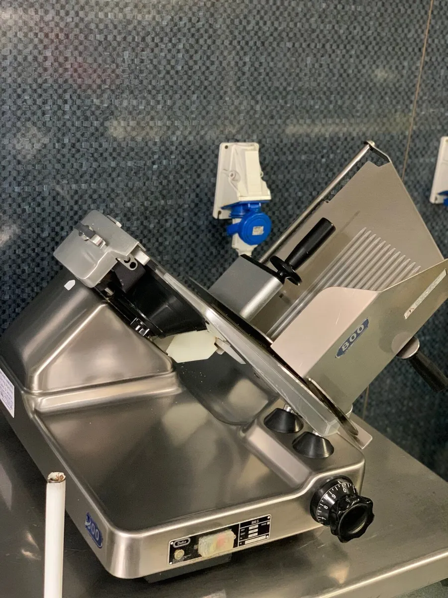 Slicing machine