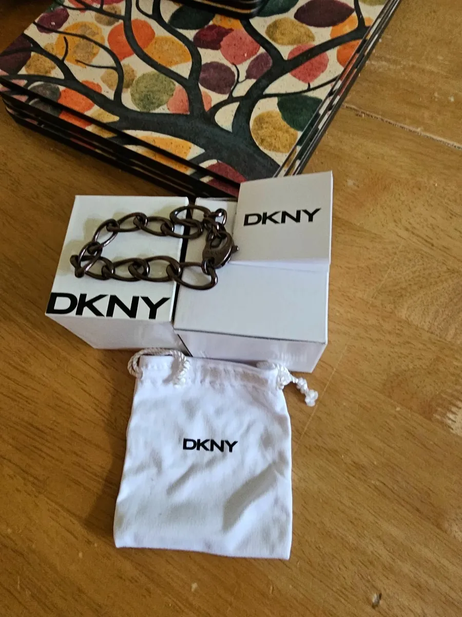 DKNY Oval Link Hematite Tone Bracelet / New /Boxed - Image 1