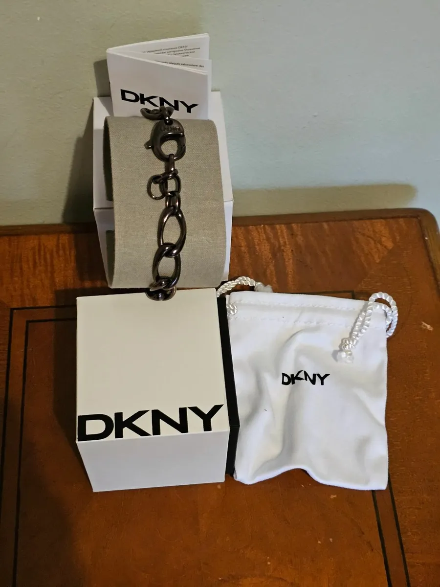 DKNY Oval Link Hematite Tone Bracelet / New /Boxed - Image 2