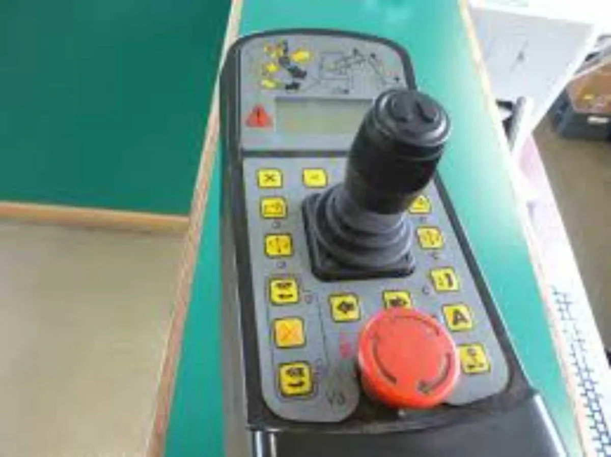 Hedgecutter Control Box Repair - Image 4