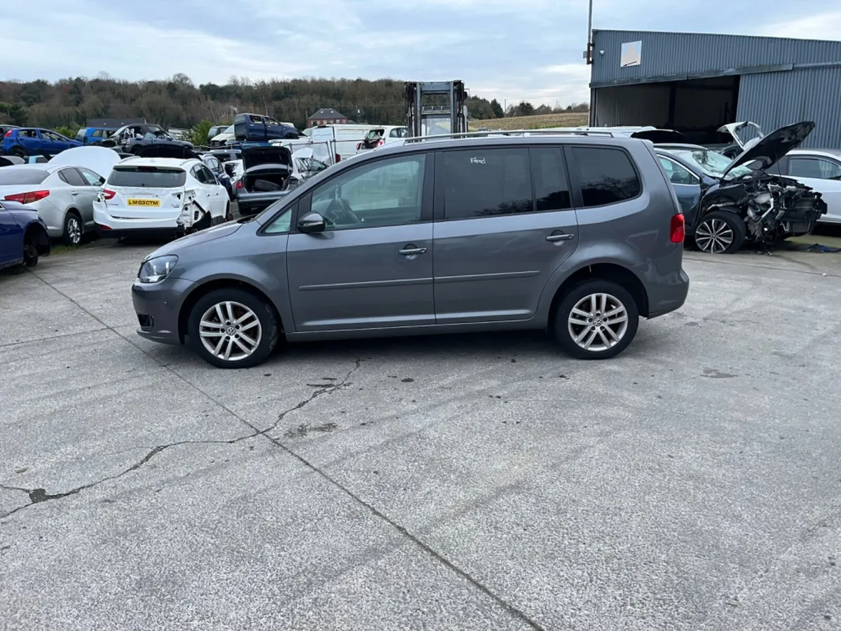 2011 VW Touran 1.6 TDI - Image 2