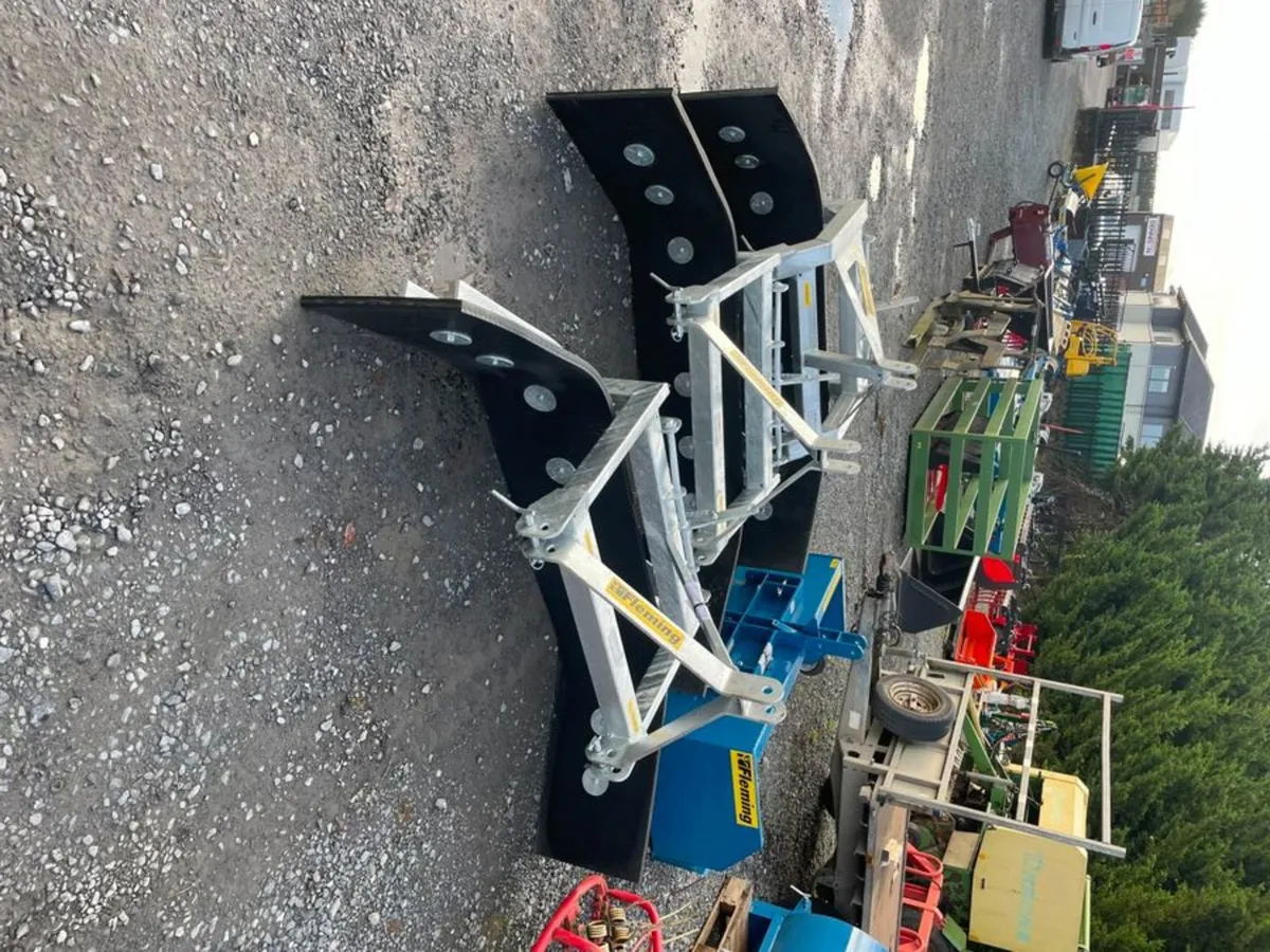 Galvanised Fleming reversible yardscrapers - Image 2