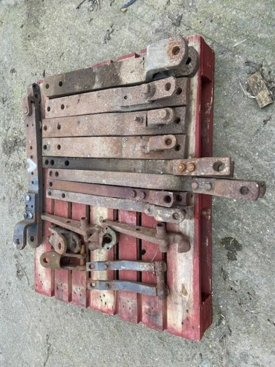 Selection of MF Drawbars and Hitches - Image 3