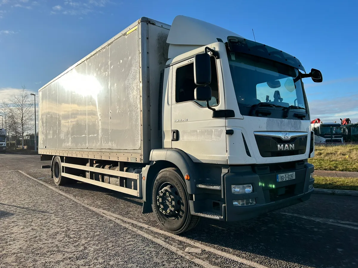 2016 Man 18 Ton Box - Image 1