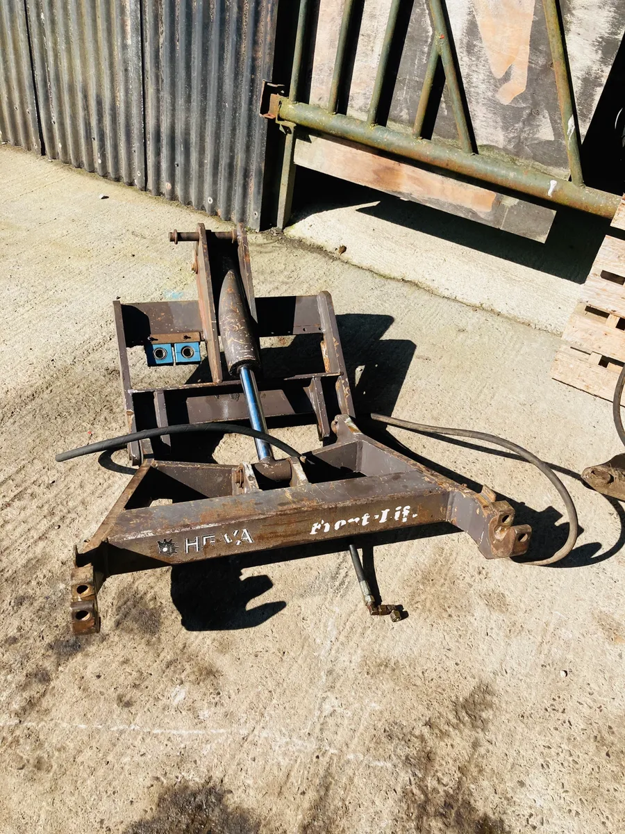 Massey Ferguson 6445. front linkage - Image 1