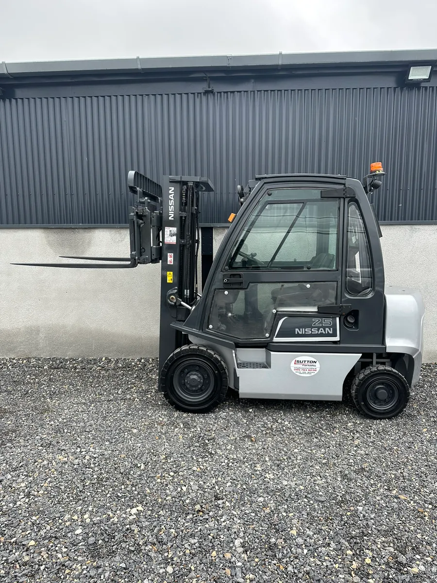 Nissan 2.5 Ton - Contianer Spec - Full Cab - Image 1