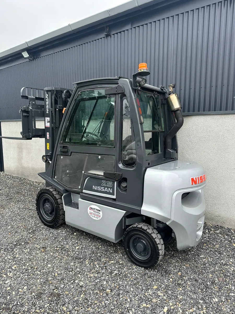 Nissan 2.5 Ton - Contianer Spec - Full Cab - Image 2