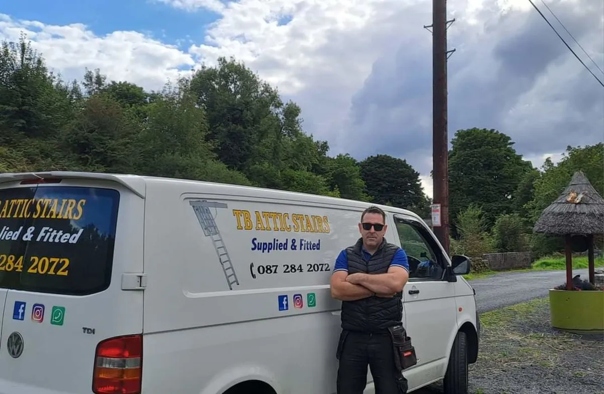 INSULATED ATTIC LADDER WITH HANDRAIL - Image 2