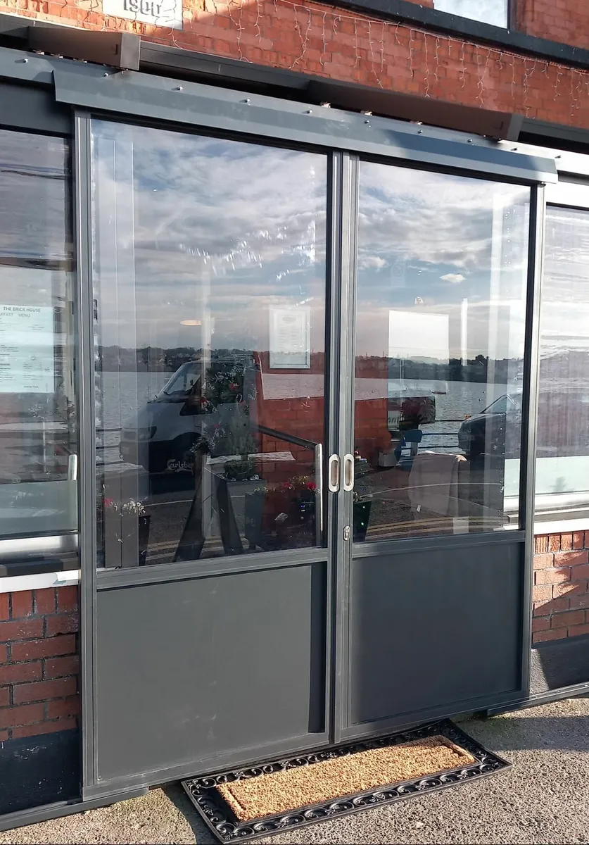 Glass tarrace screens and doors - Image 4