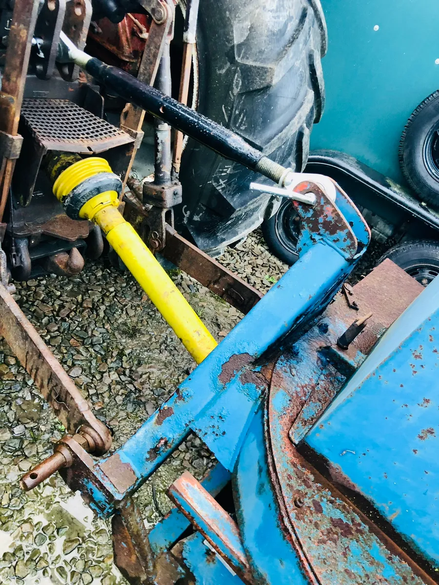 West Comet Square bale chopper - Image 2