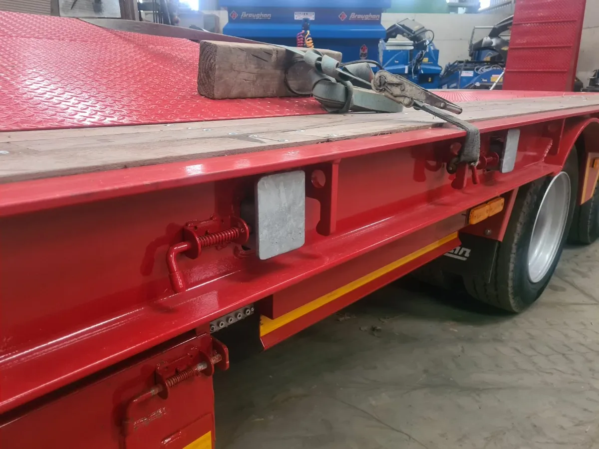 Redrock triaxle lowloader.   Only a few months old - Image 4