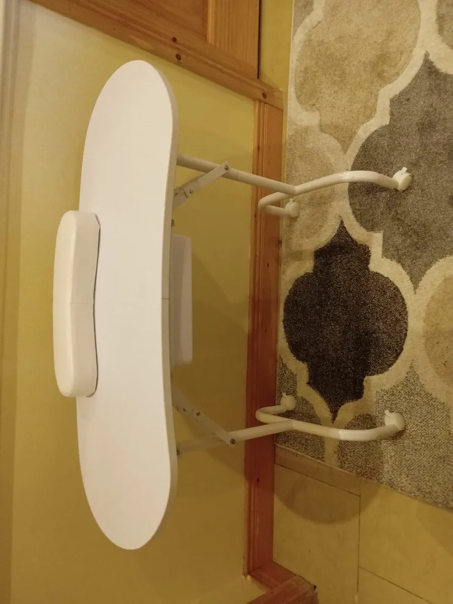 Manicure Table - Image 1