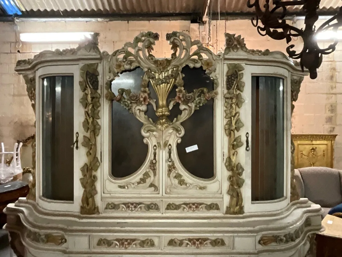 Old beautiful carved wood sideboard - Image 3