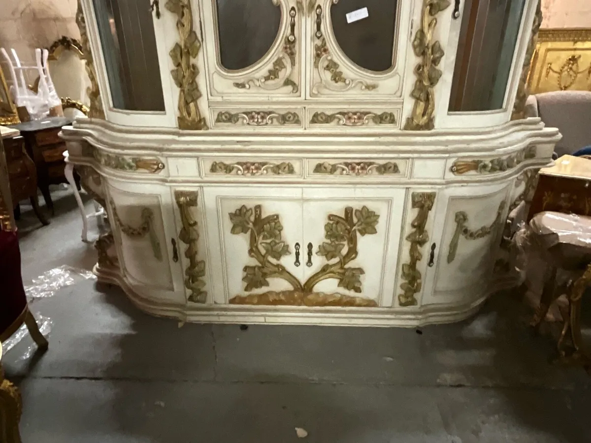 Old beautiful carved wood sideboard - Image 2