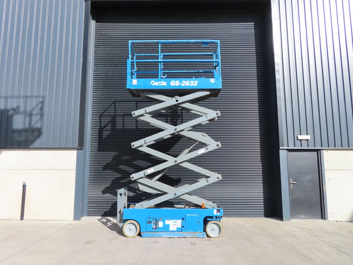 Genie 2632 Scissor Lift Access Platform SN2708 - Image 4