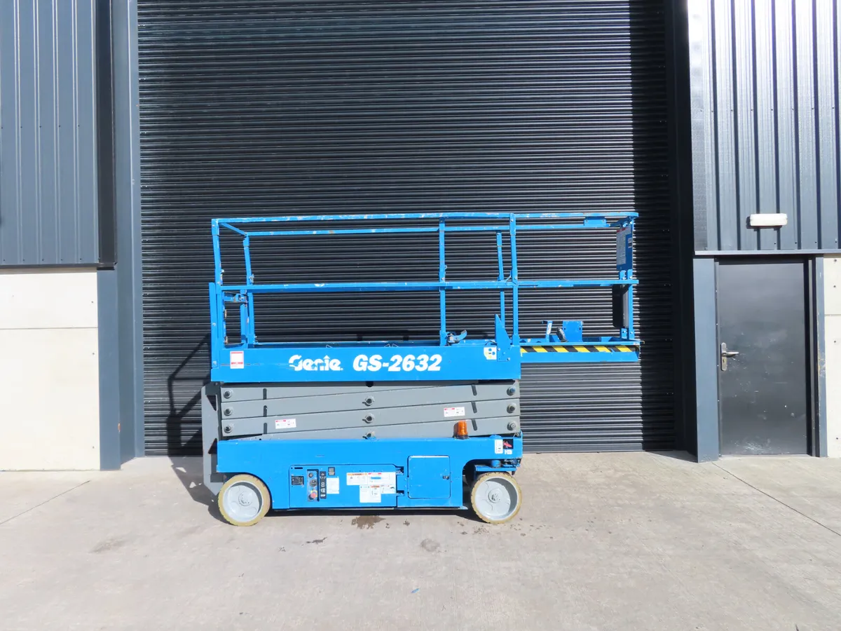 Genie 2632 Scissor Lift Access Platform SN2708 - Image 3