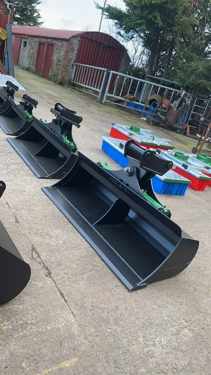 3 to 13ton  tilting buckets - Image 2