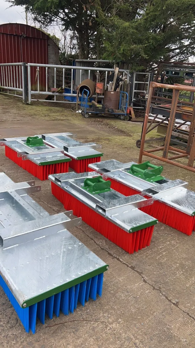 Digger brush - Image 1