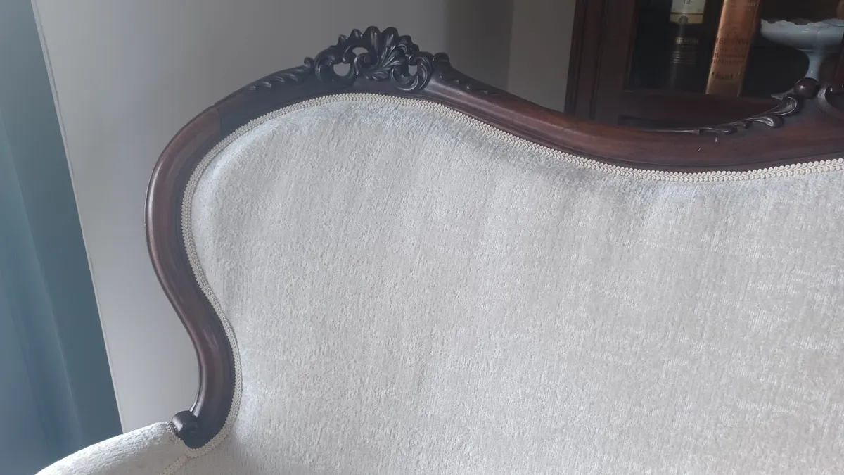 Solid mahogany French sofa of Louis XV c.1900 - Image 4