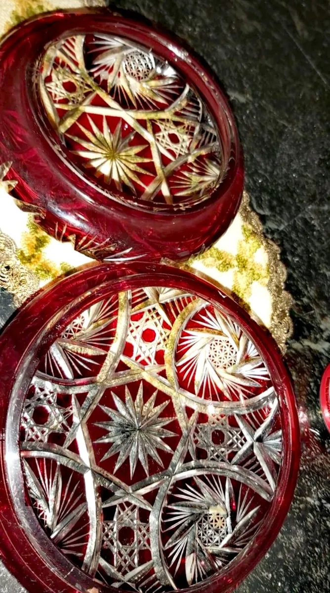 Bohemian ruby handcut crystal box - Image 3