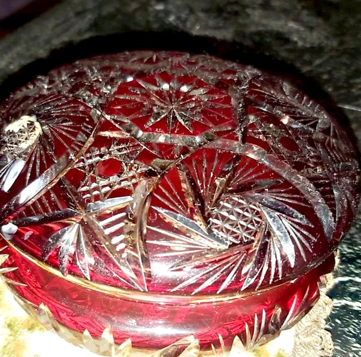 Bohemian ruby handcut crystal box - Image 1