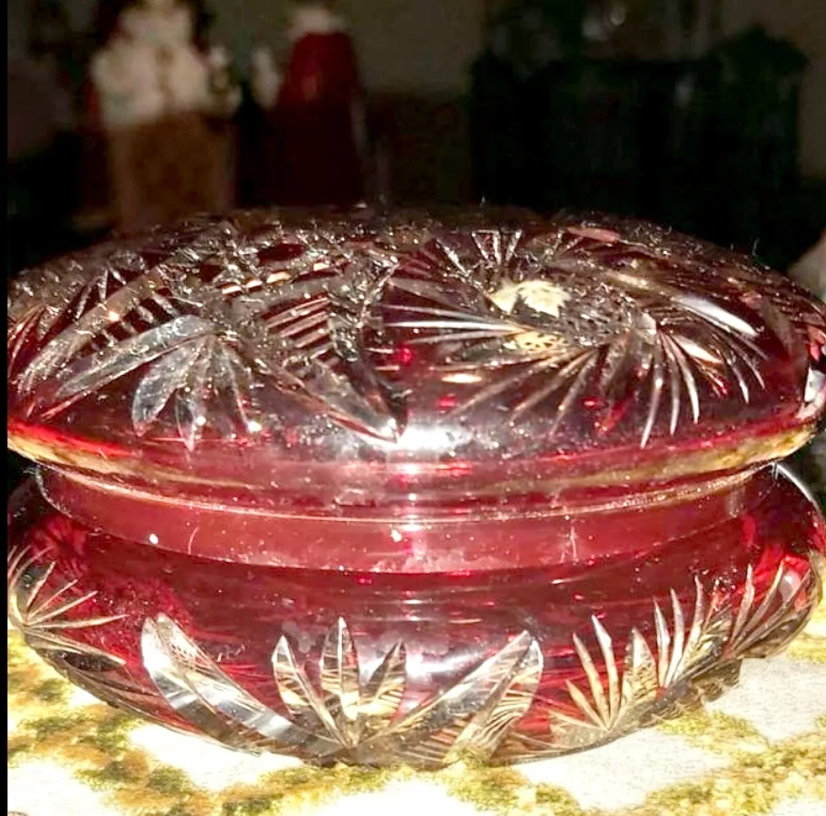 Bohemian ruby handcut crystal box - Image 2