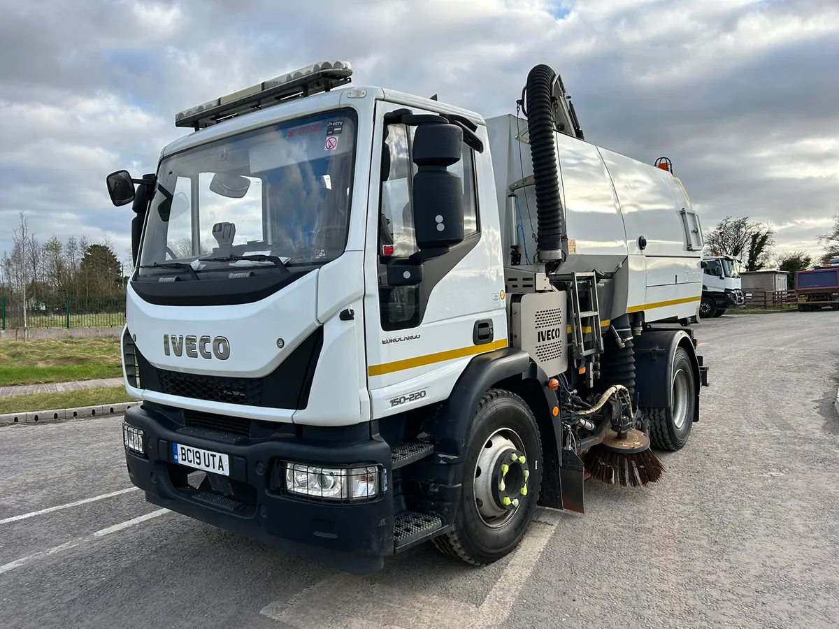 2019 Iveco Johnston Sweeper - Image 3