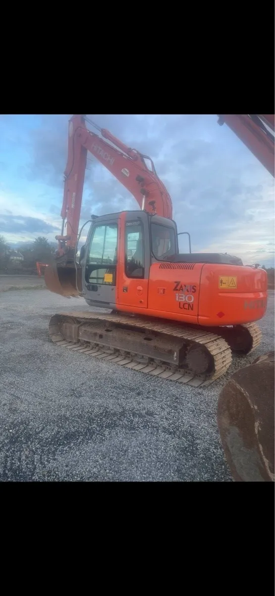 Digger with driver - Image 1