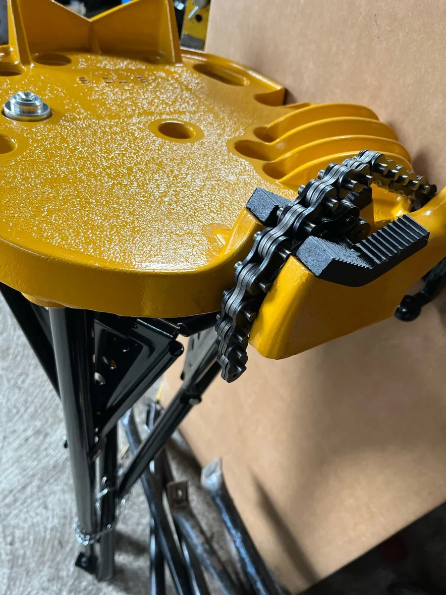 PIPE CHAIN VICE TRISTAND - Image 1