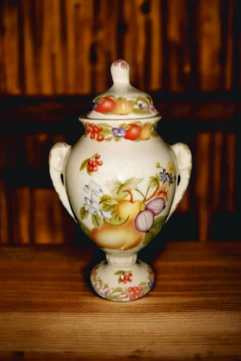 Special KPM lidded vase - Image 1