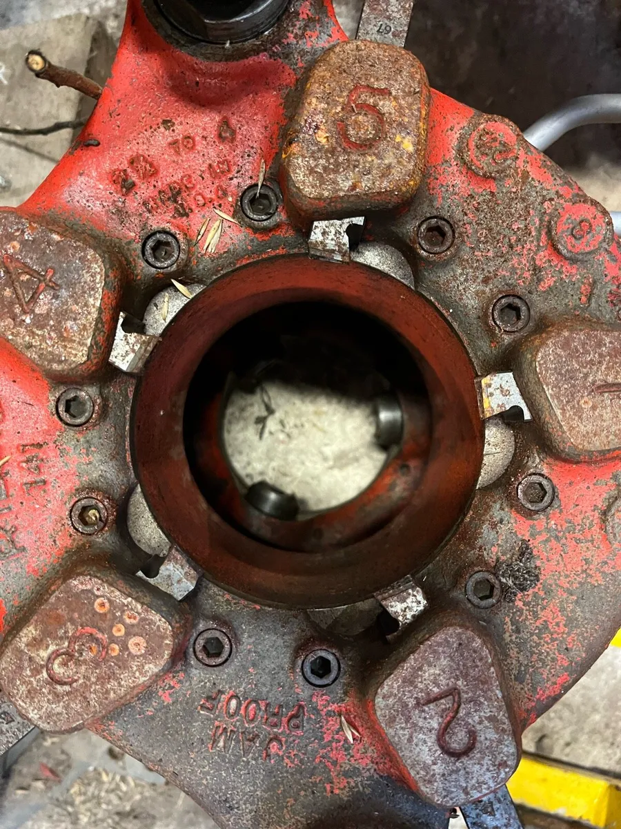 RIDGID 141  RECESSED GEAR THREADER - Image 3