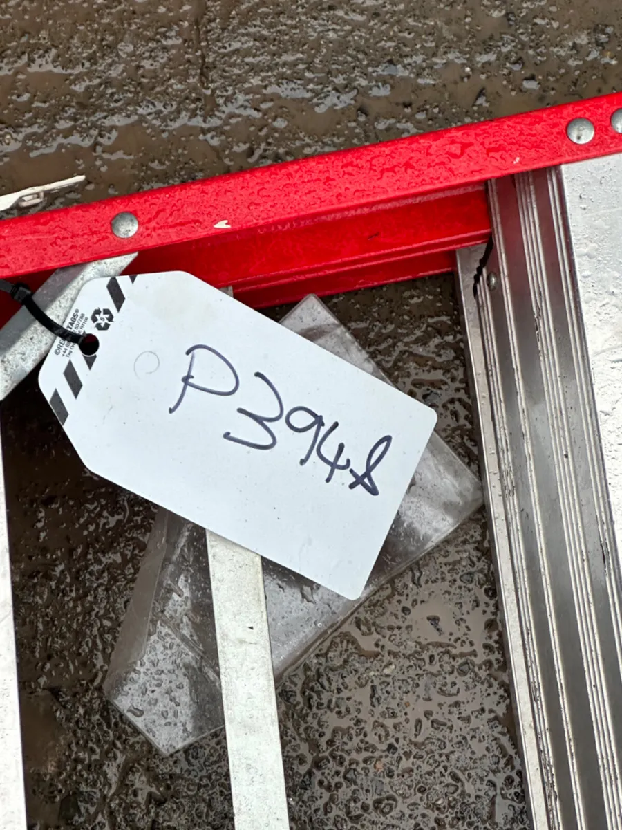 Clow 8 Step Ladder - Image 3