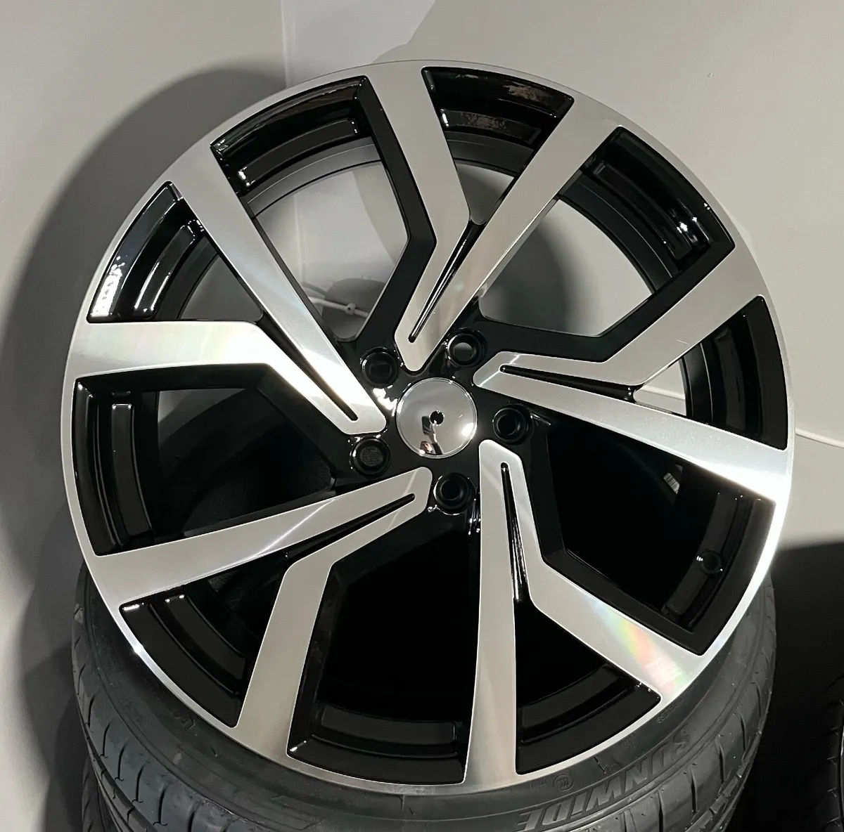 VOLKSWAGEN ALLOY WHEELS - Image 2