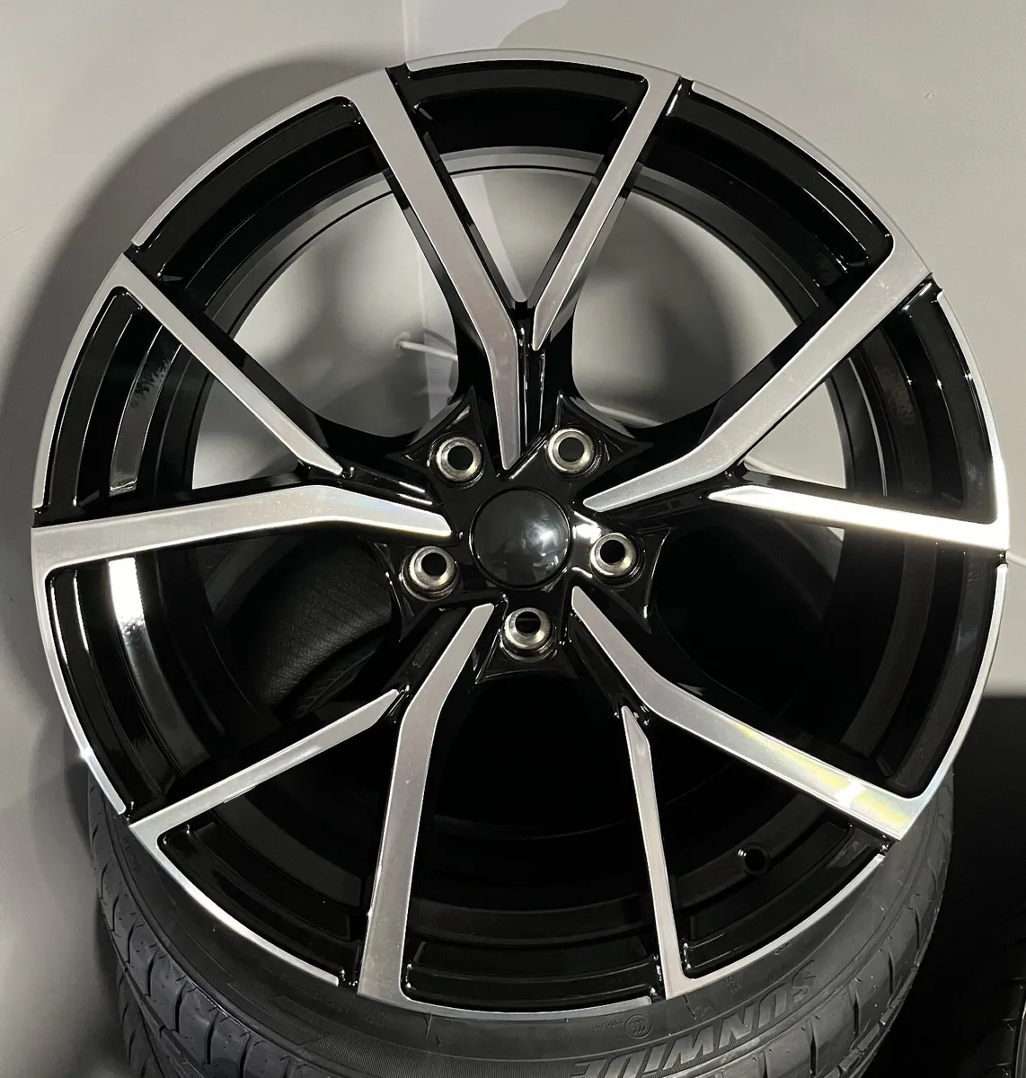 VOLKSWAGEN ALLOY WHEELS - Image 1