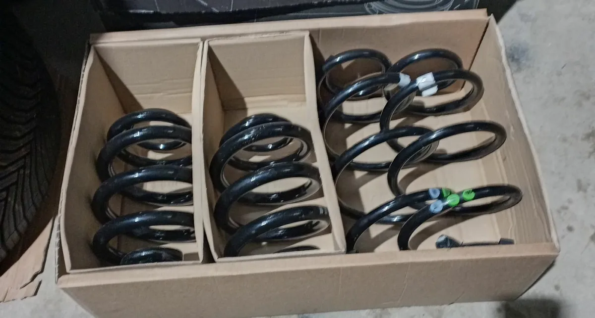 (Brand New)Genuine VW T6.1/T6/T5 Springs / Brakes - Image 1