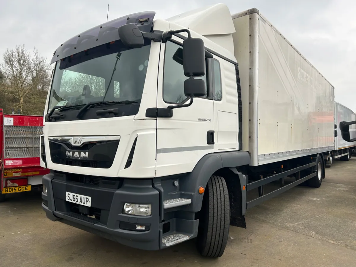 Choice of rigid  trucks for sale OPEN MONDAY - Image 4