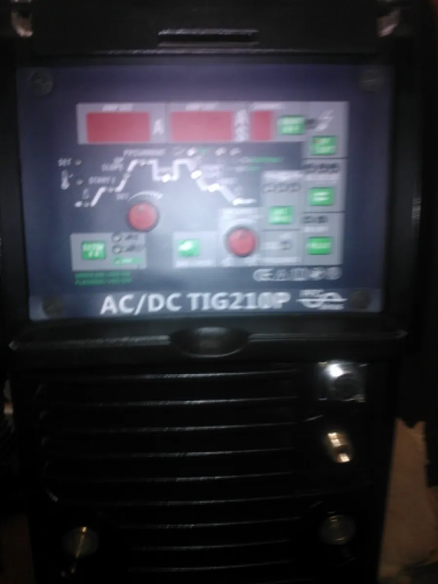 AC/DC HF TIG WELDER +gas - Image 3