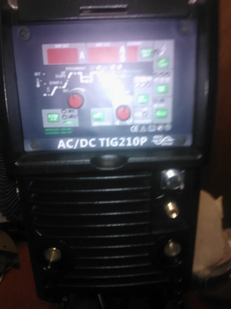 AC/DC HF TIG WELDER +gas - Image 4