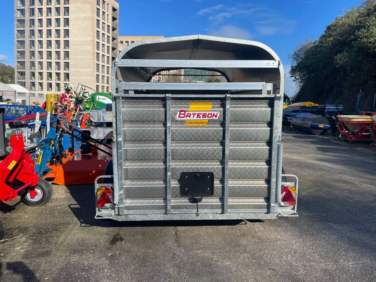 Bateson Cattle Box 12'x6' - Image 4